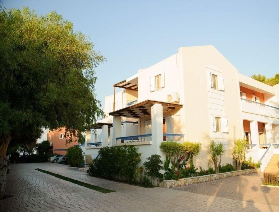 Отель Aithrio Hotel 2*