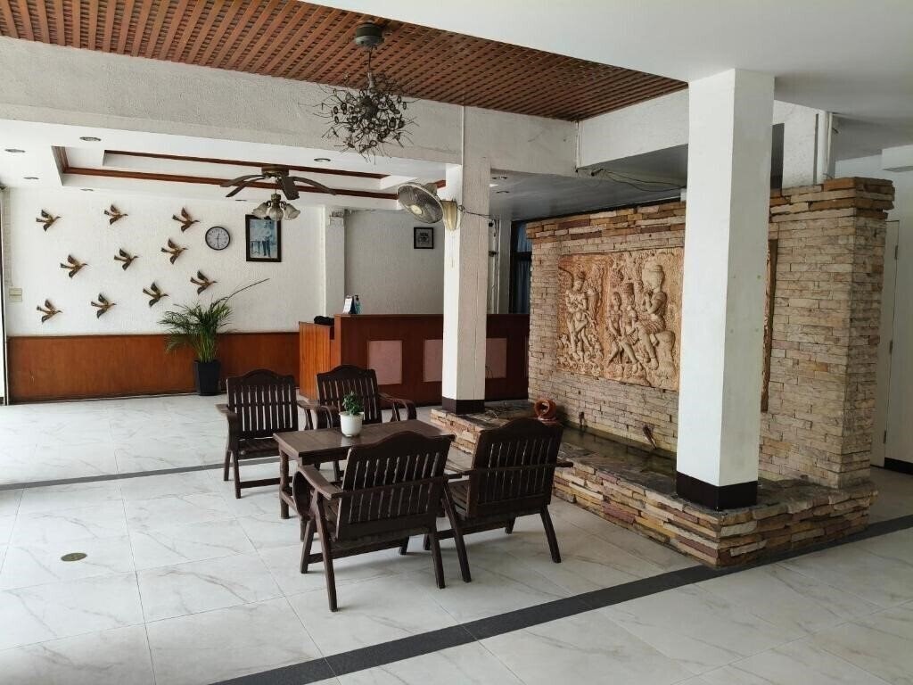 Отель Smile Court 2*